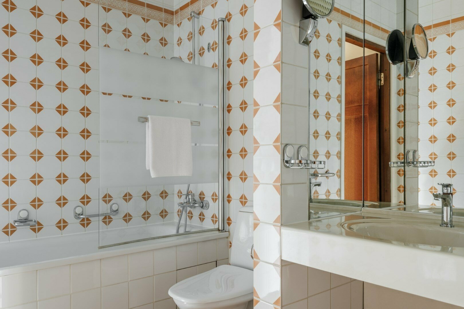 Улучшенный номер с кроватью размера «king-size» или 2 отдельными кроватями