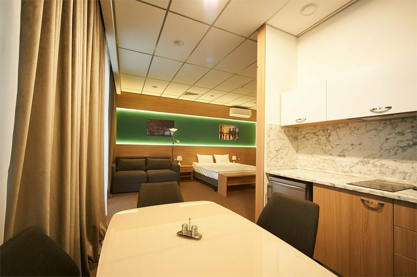 Номер-студия с диваном-кроватью