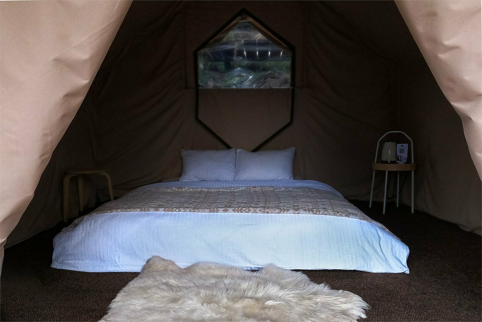 Шатёр №6 Standart (c завтраком) и общей ванной комнатой