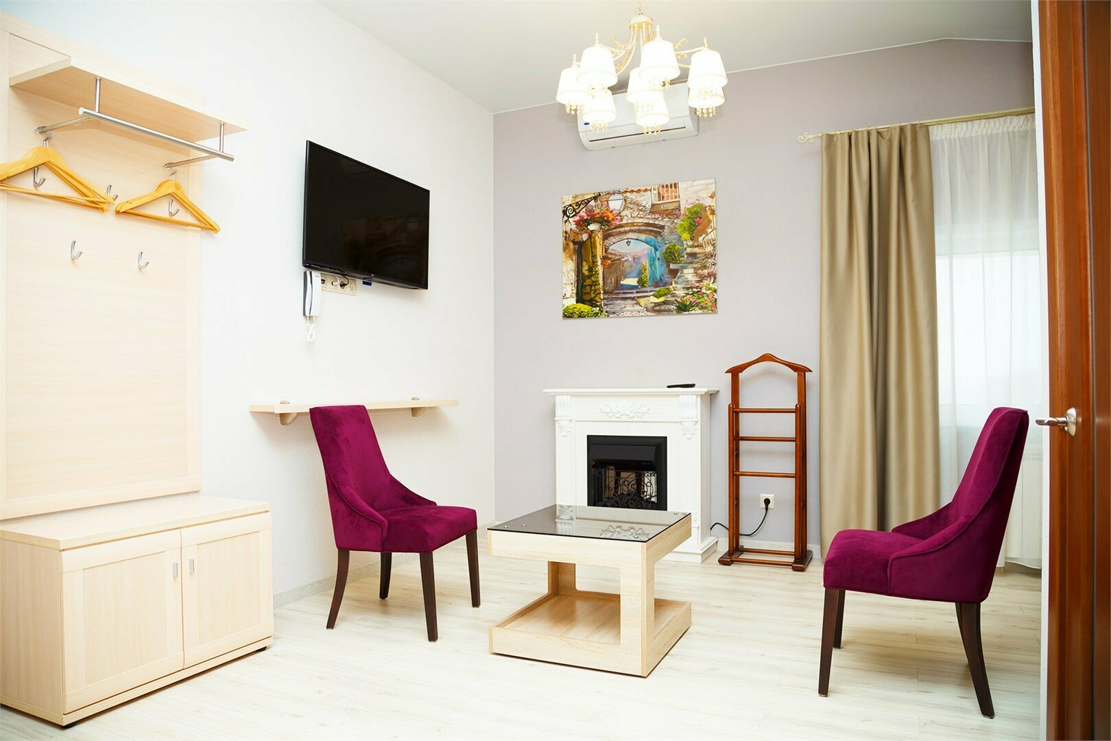 Трёхместный Люкс (улучшенный 5) с кондиционером и камином