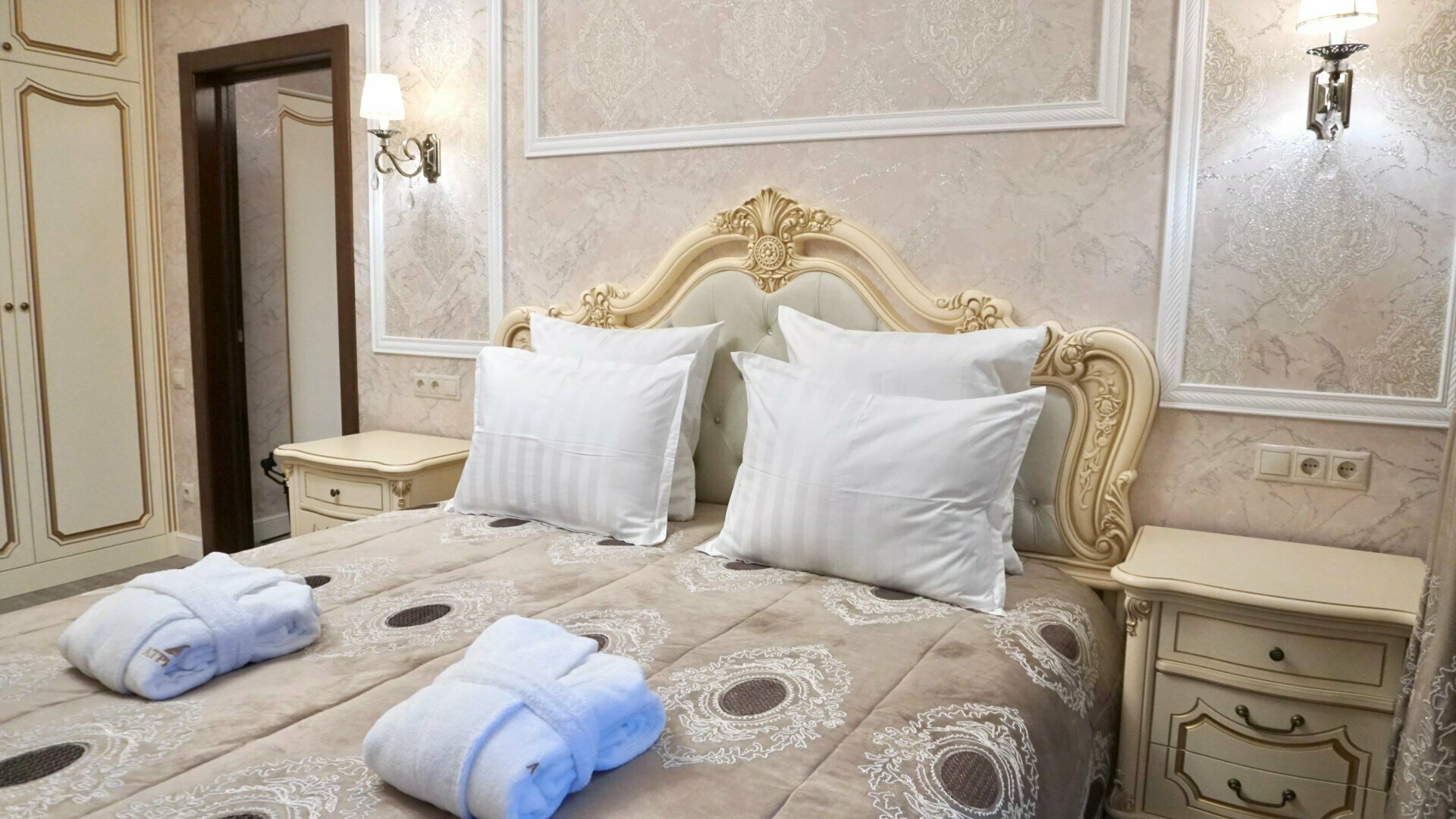 Апартаменты с видом на бассейн