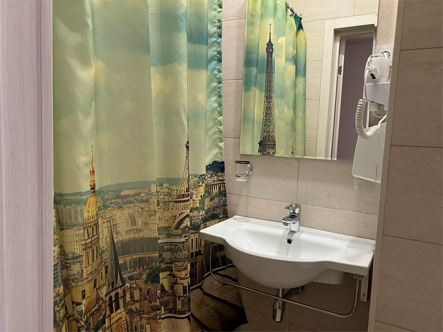 "Апартамент" 2-х местный с французским балконом (КУХНЯ)