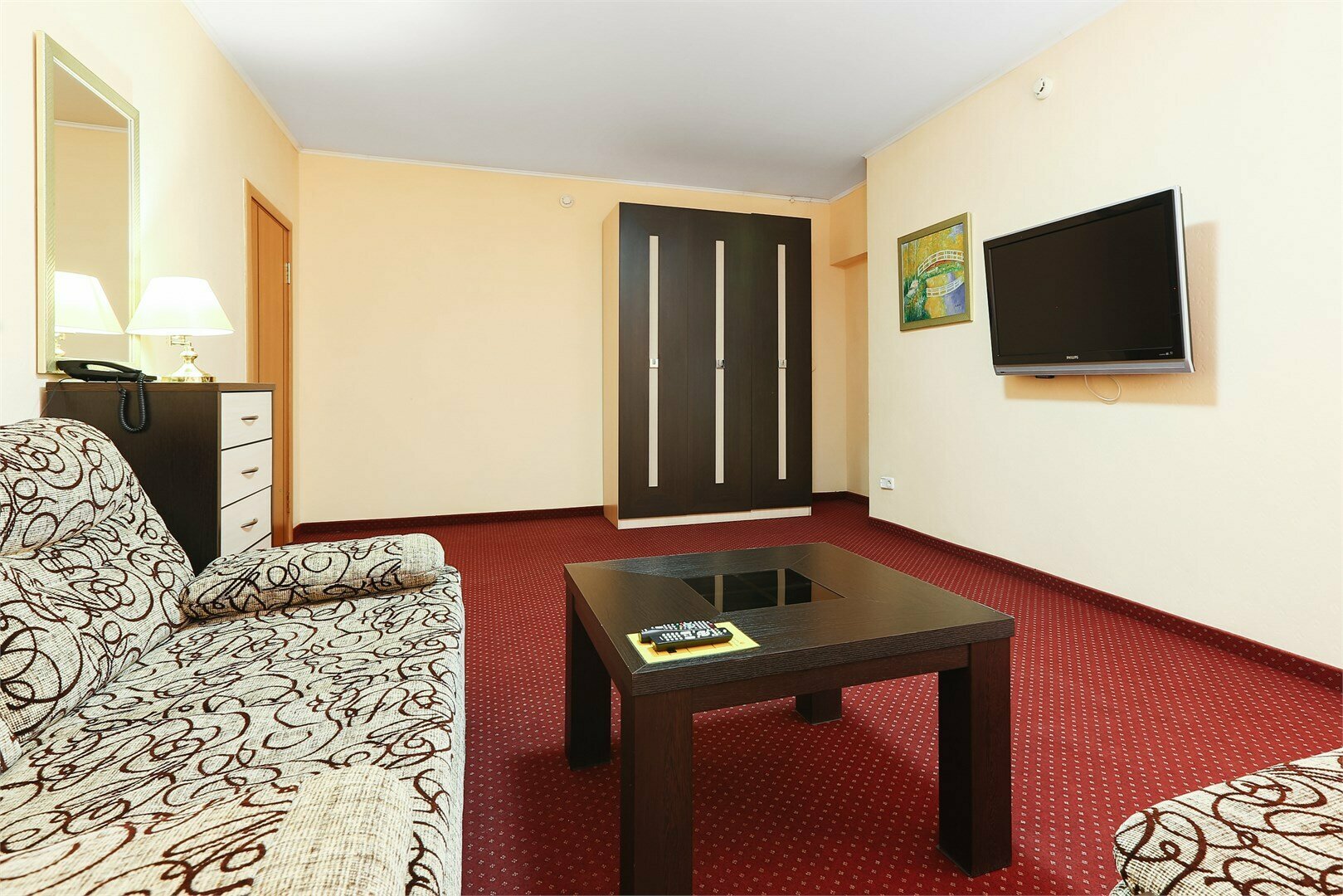 Сьют трехкомнатный