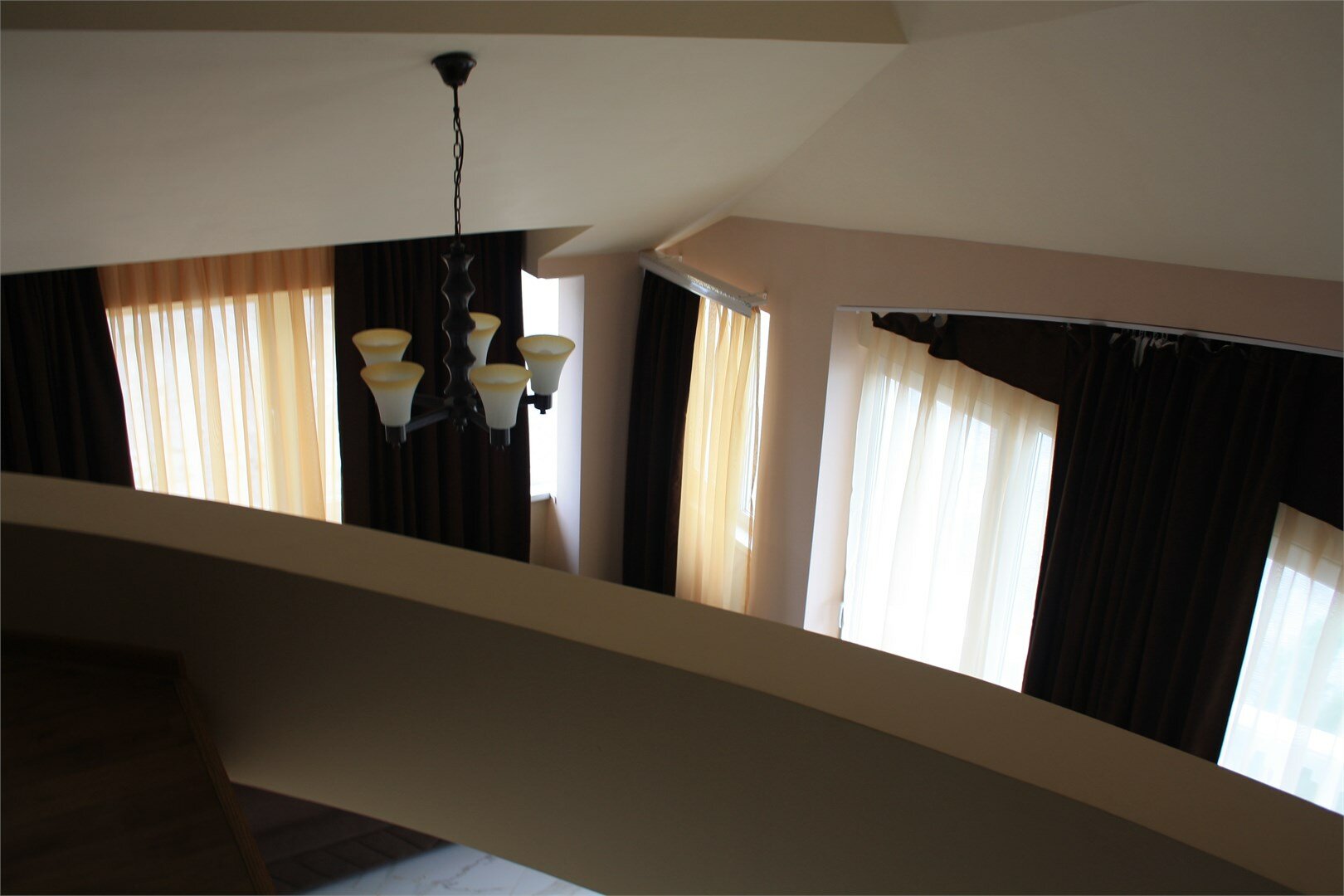 Двухуровневый номер люкс с видом на море