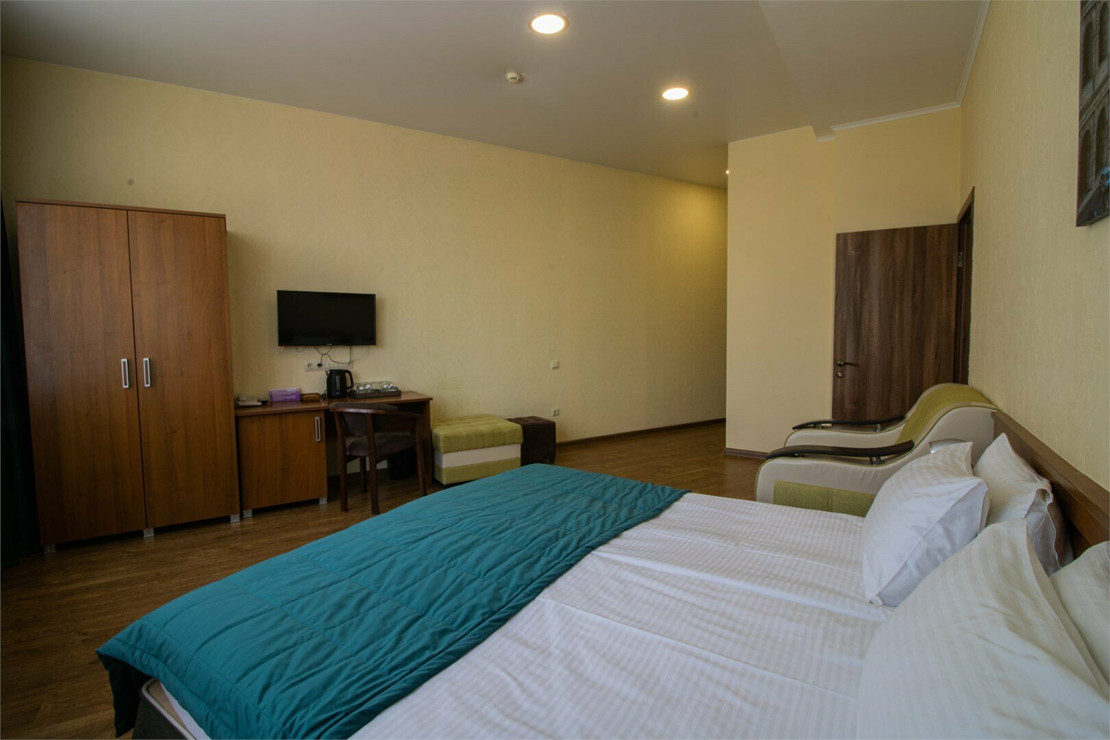 Люкс большой двухкомнатный 45кв.м. "1й КОРПУС" Вокзальная