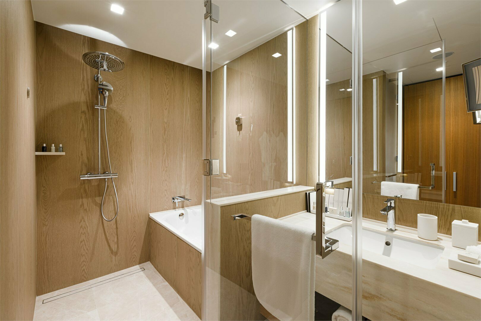 Стандарт с видом на мост | 1 большая кровать