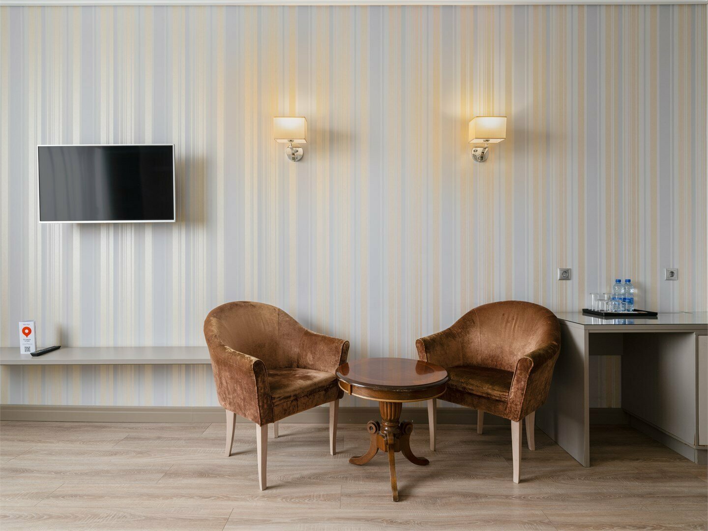 Семейный Полулюкс с 1 двуспальной и 1 односпальной кроватями