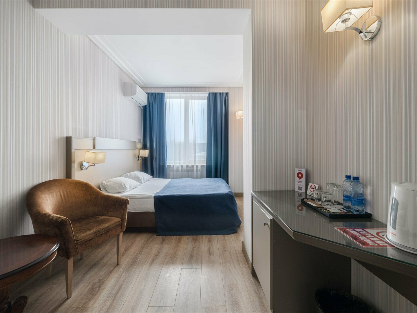 Полулюкс с двуспальной кроватью и окнами во внутренний двор