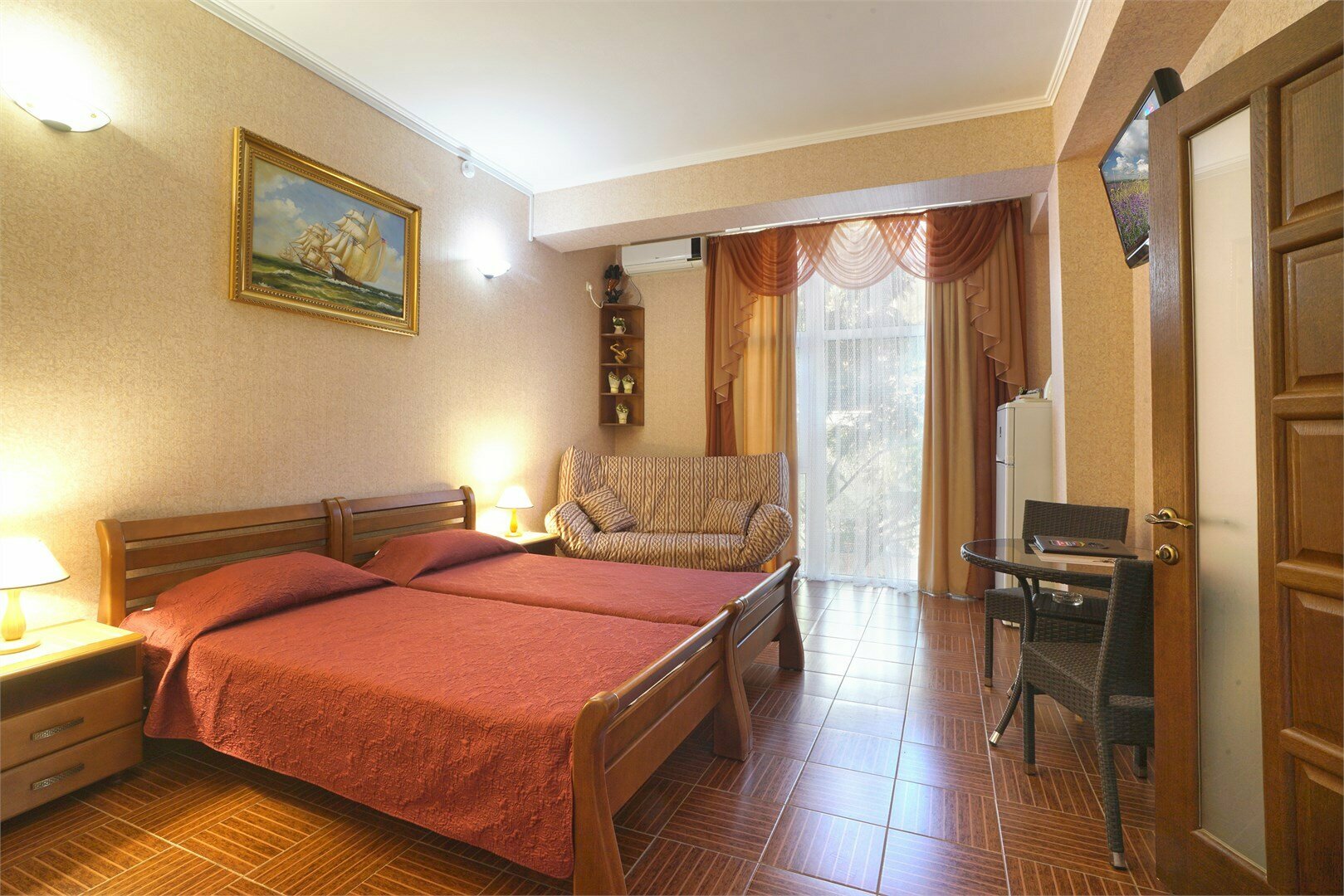 Номер "полулюкс" 2-комнатный