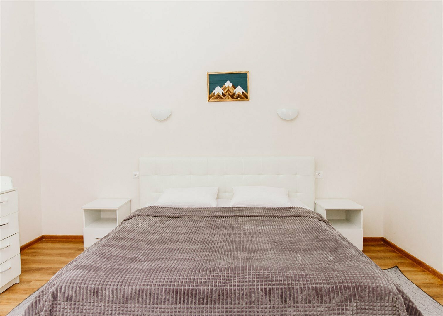 Большой дом на берегу