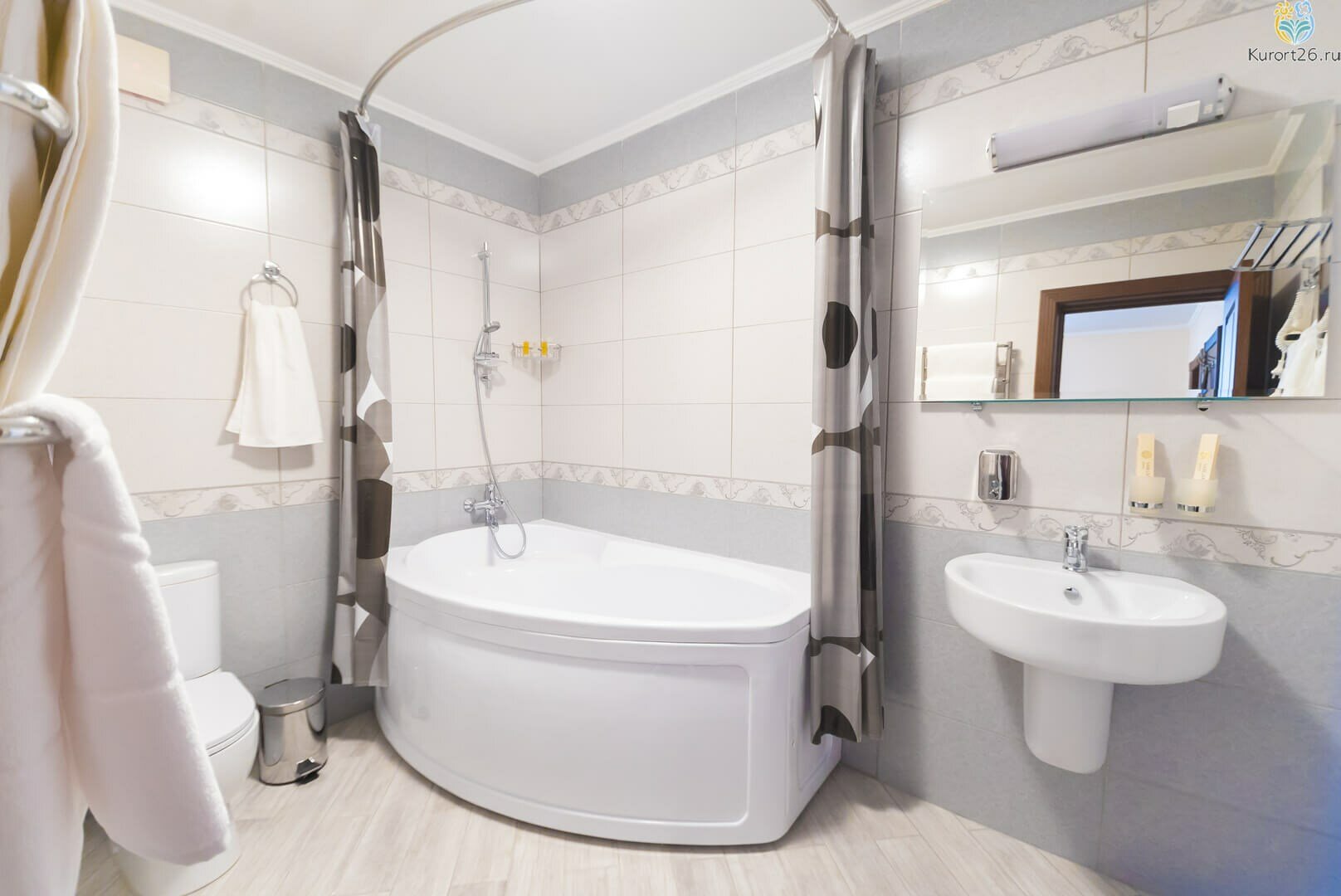 Апартаменты трехкомнатные с двумя спальнями, гостиной.