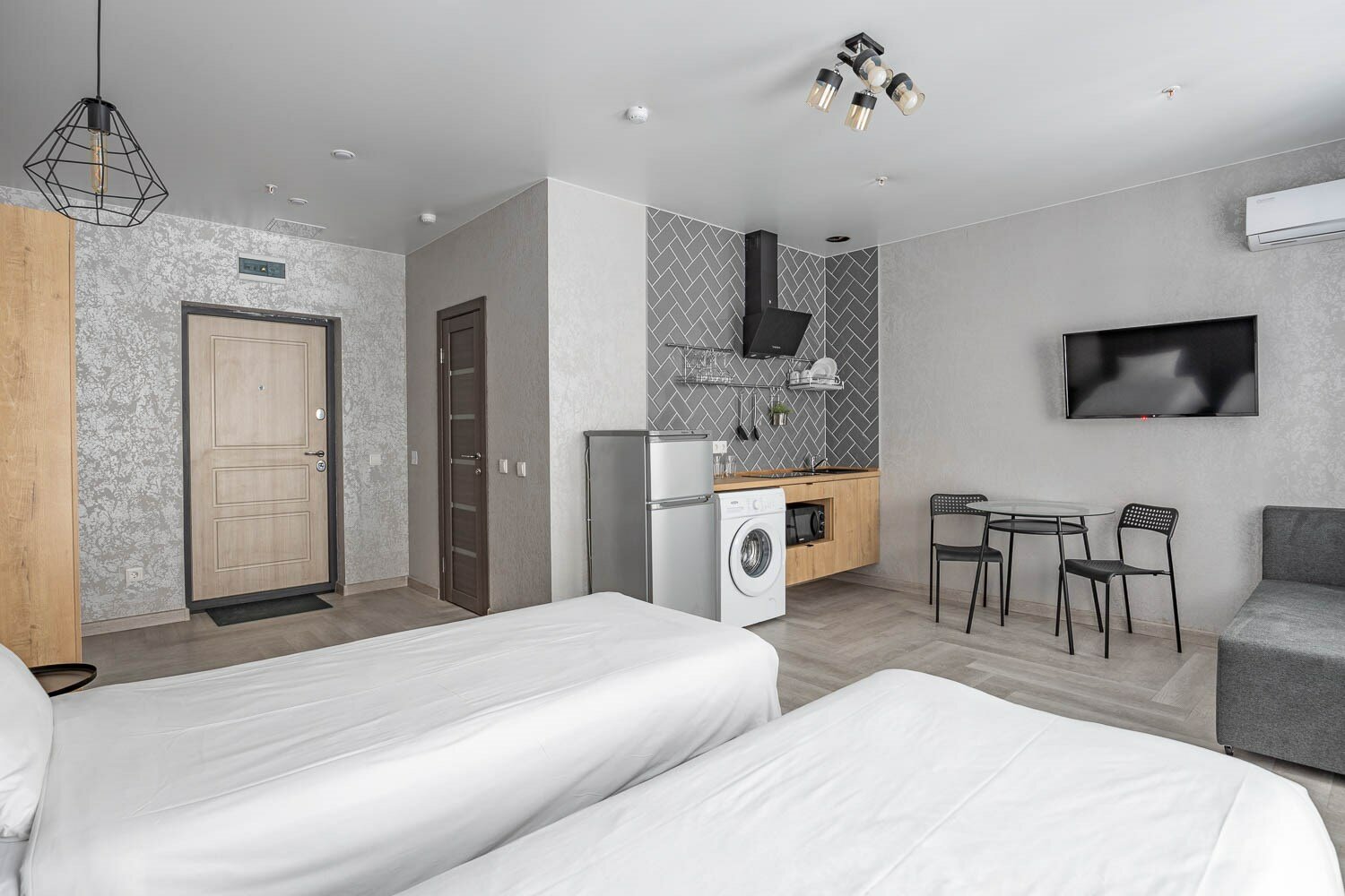 Полулюкс трехместный с видом на реку (раздельные кровати)