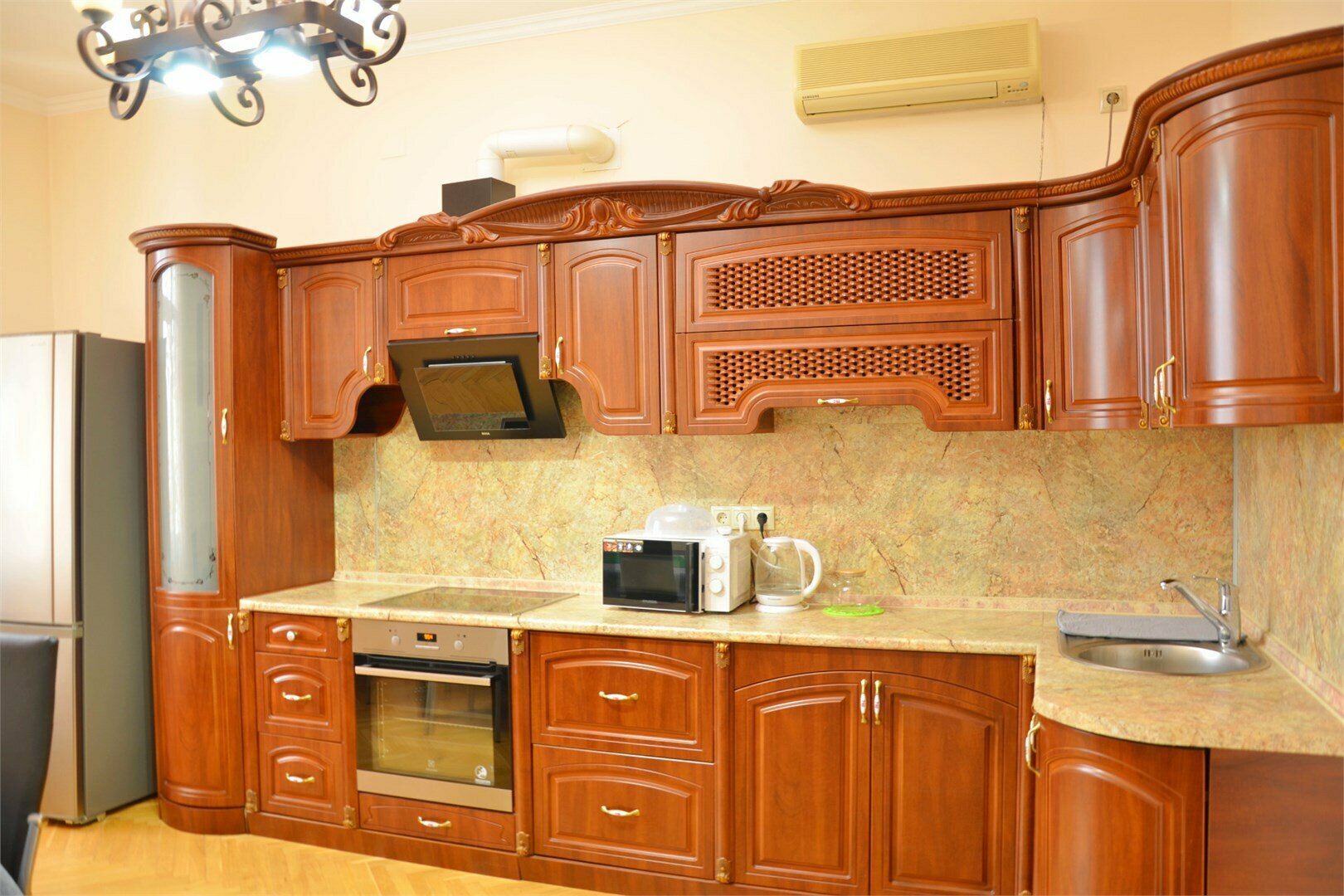 Люкс с балконом и кухней