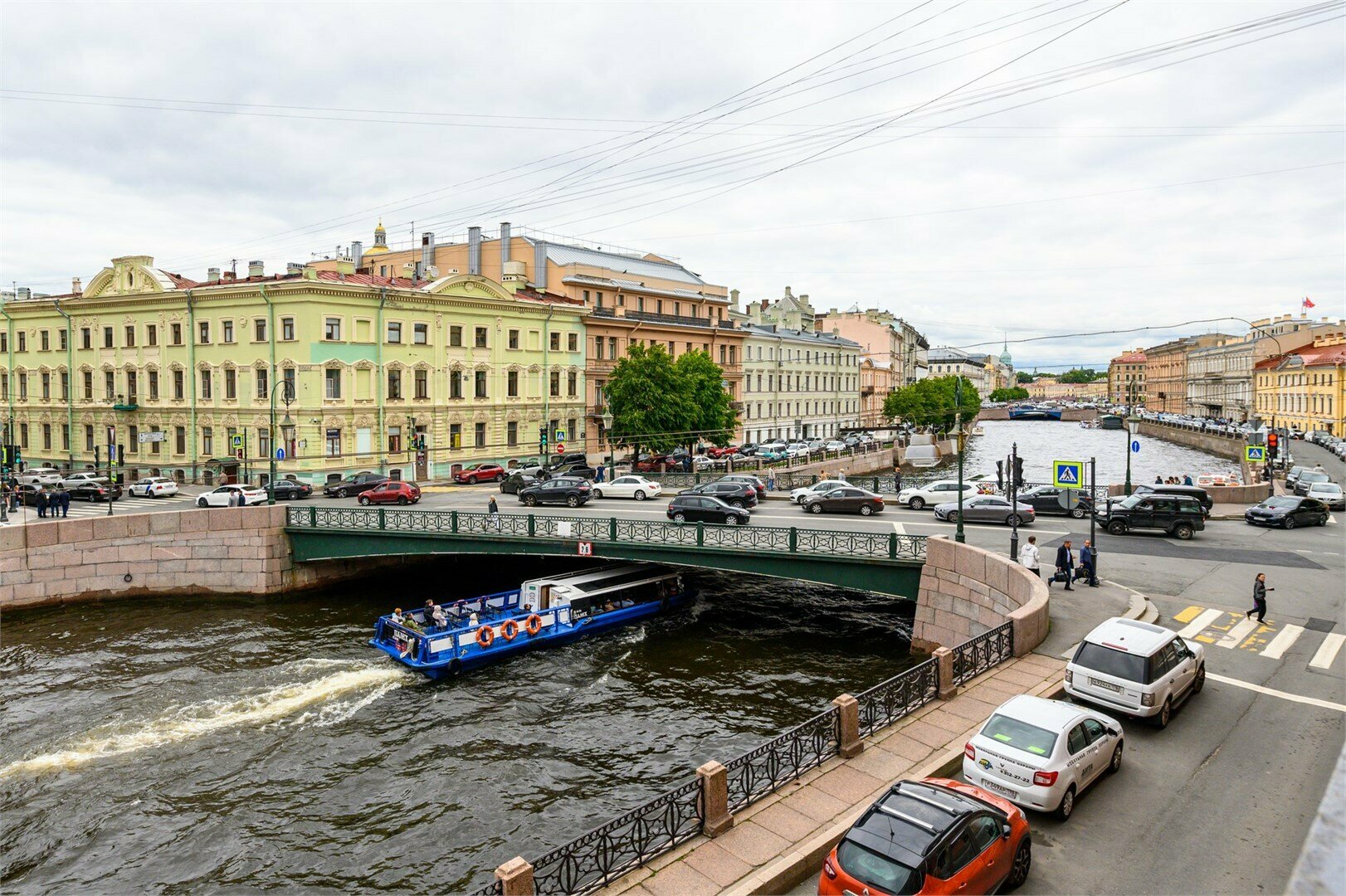 Стандартный номер с 2 кроватями и видом на набережную или во двор