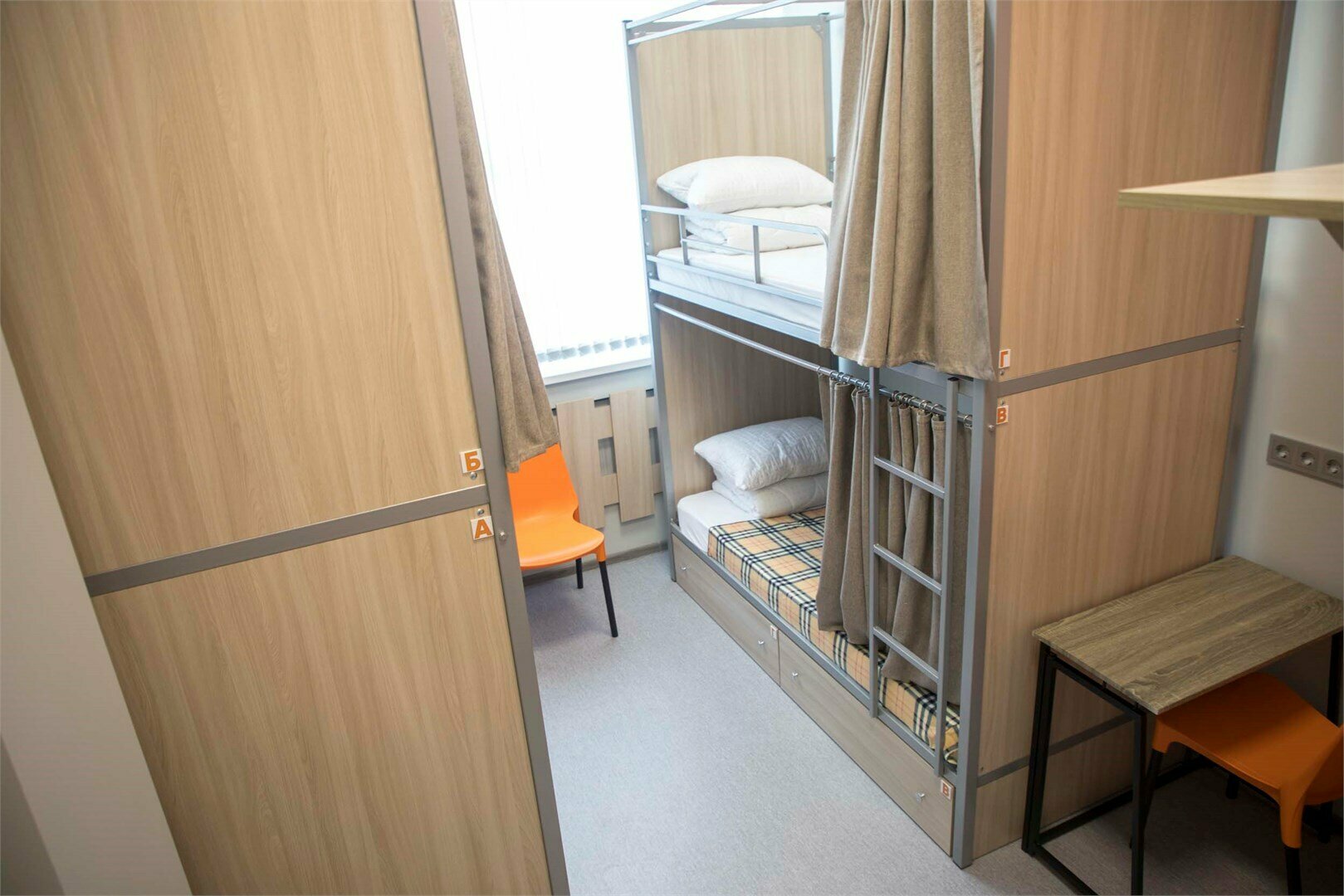 Кровать в общем номере с 4 кроватями