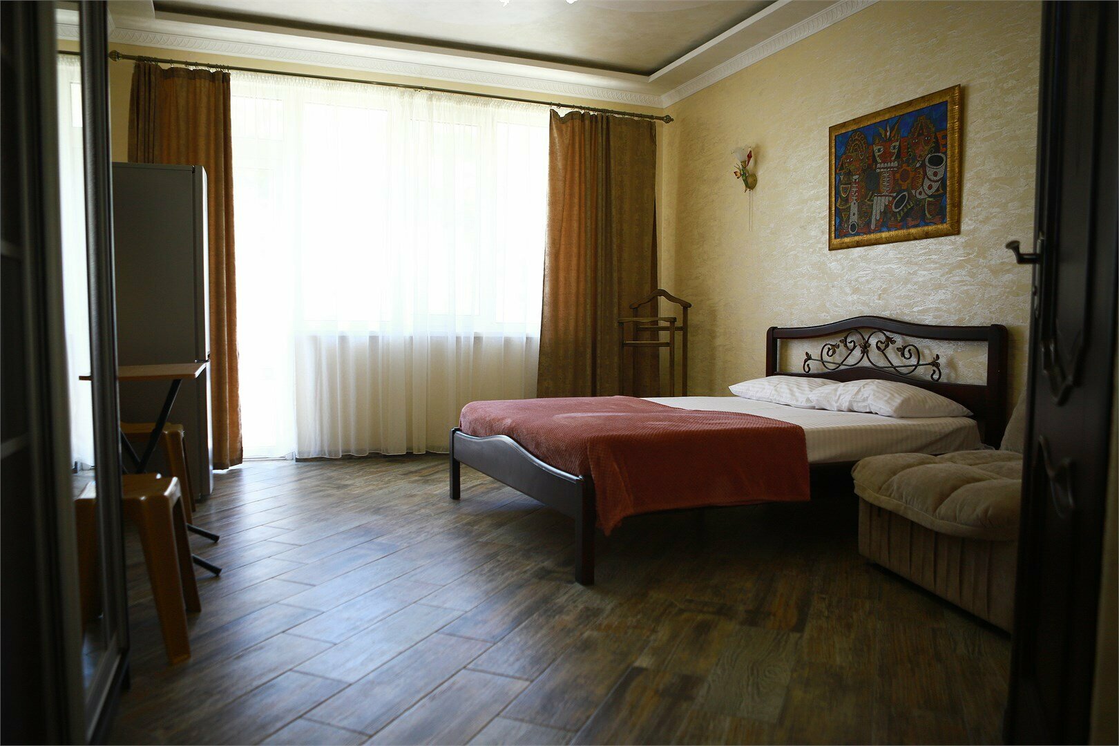 Трехместный номер с видом на горы