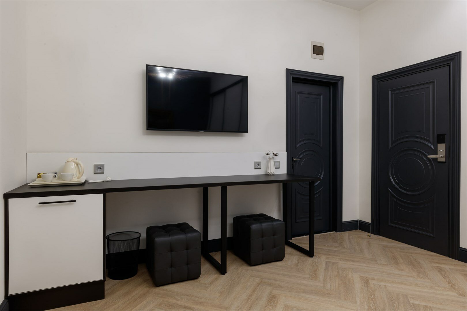 Эконом с фальш-окном