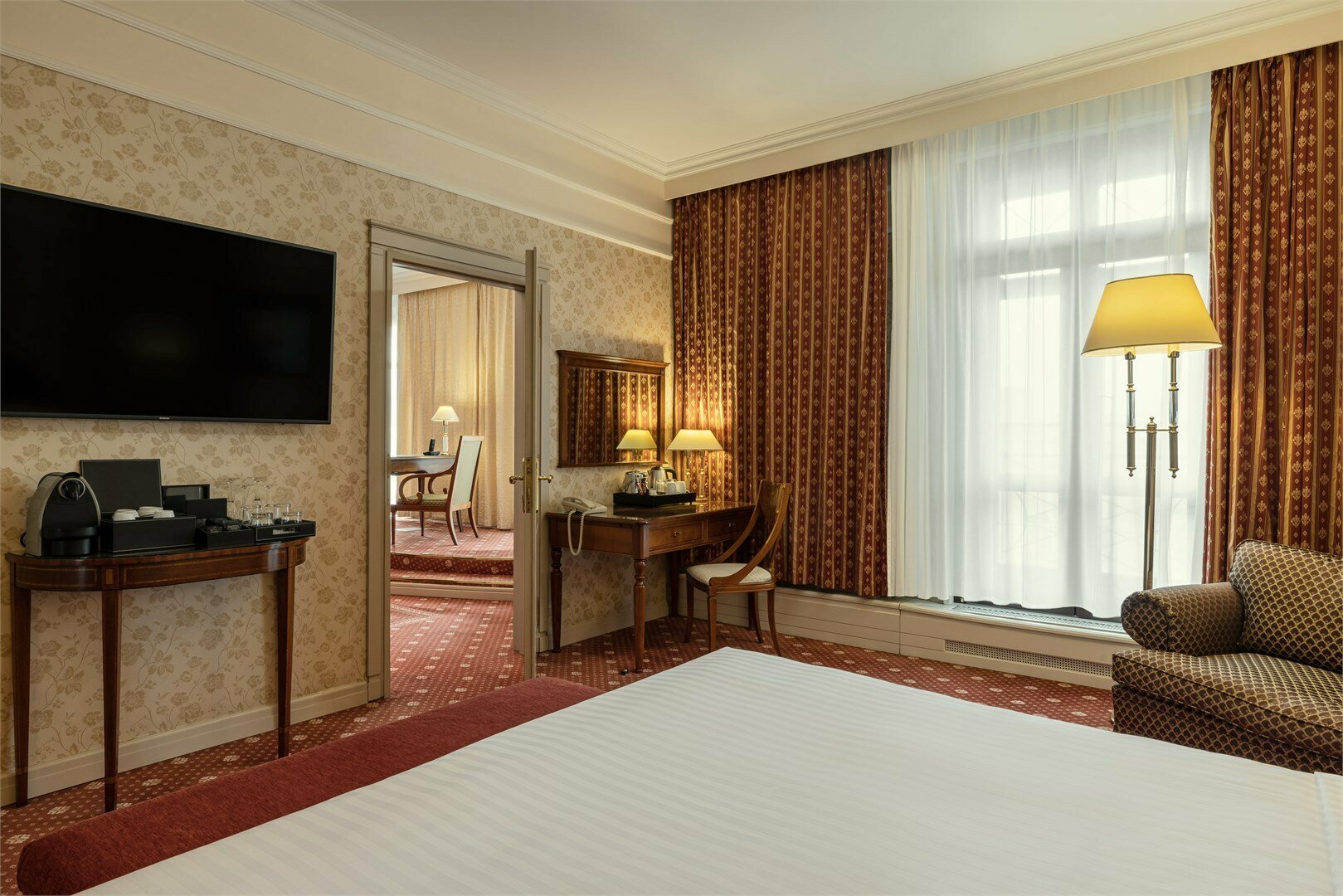 Посольский Люкс с доступом в представительскую гостиную