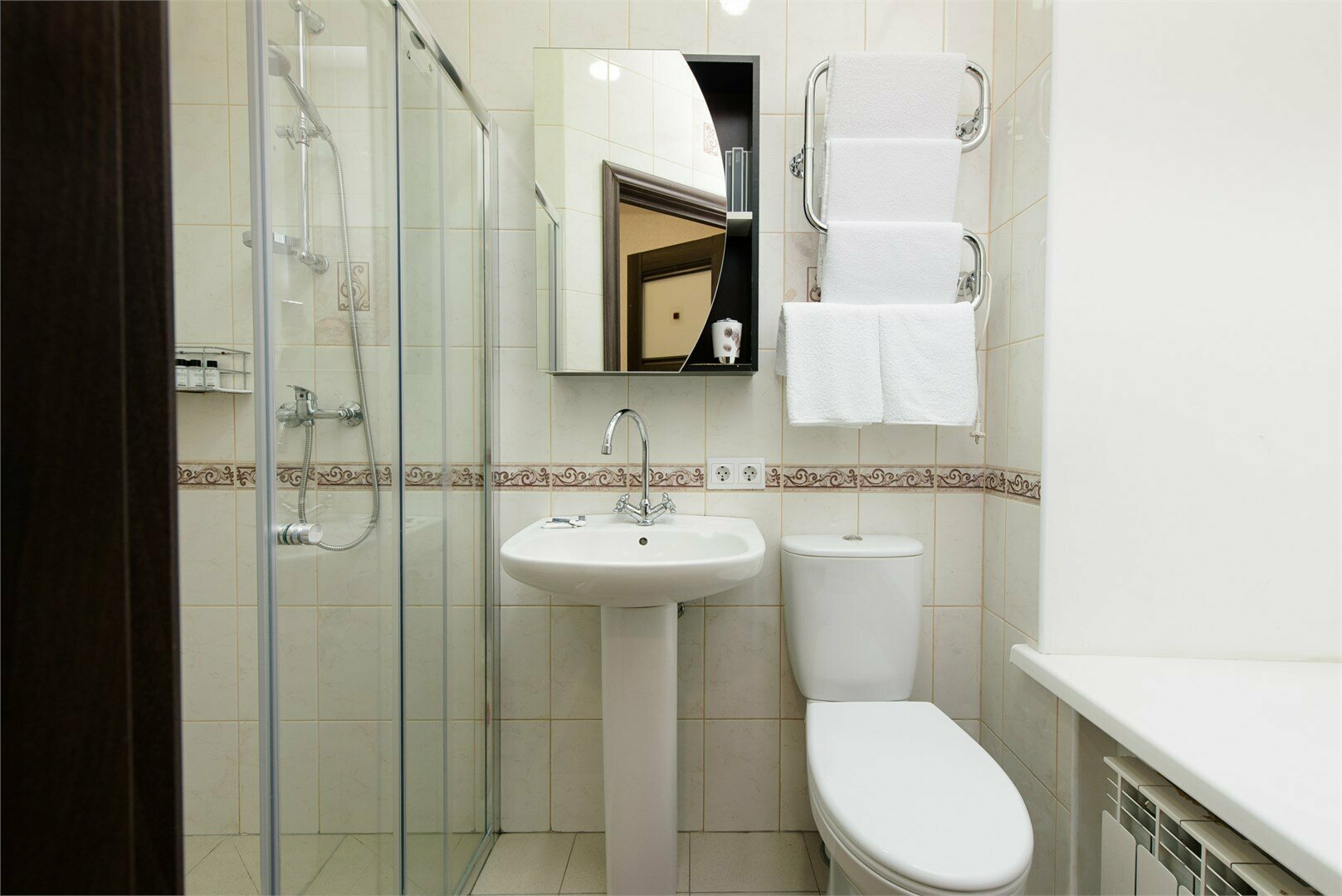 Комната с 2-х спальной кроватью и доп.местом ( кресло-кровать), с основными удобствами,