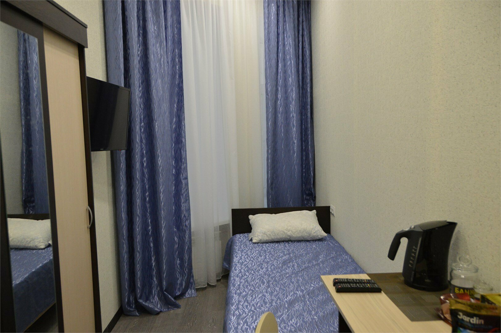 Комната для одного внешней ванной комнатой