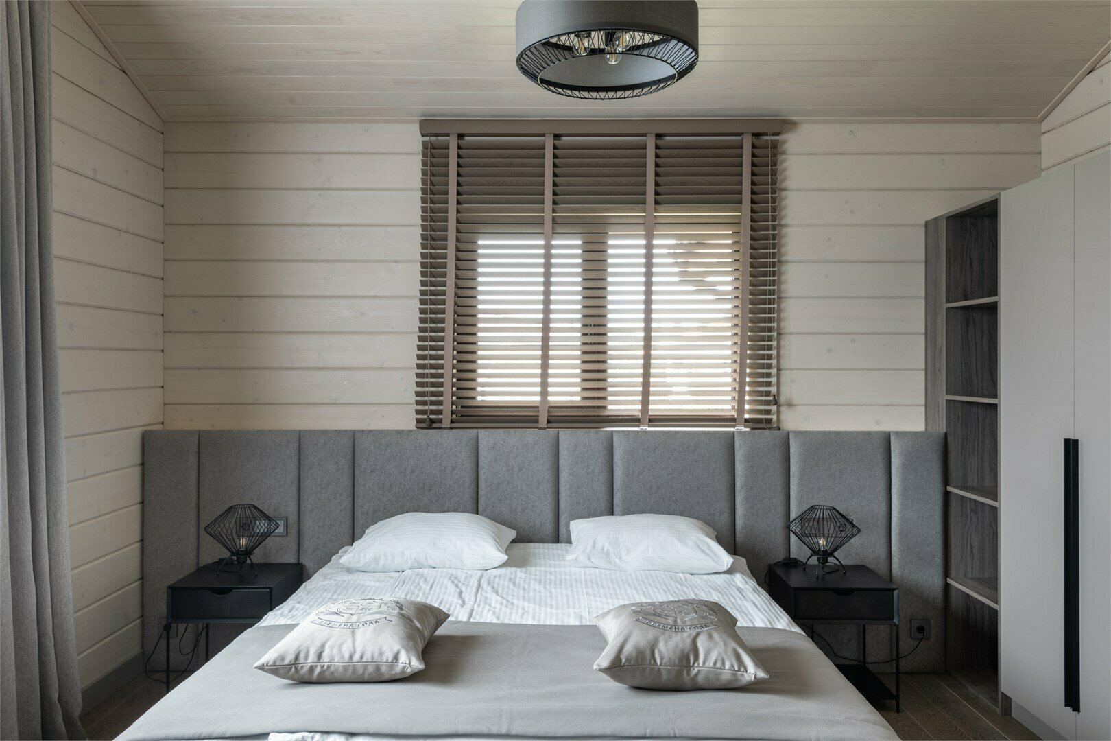 Коттедж "Царица осени" (4 спальни)