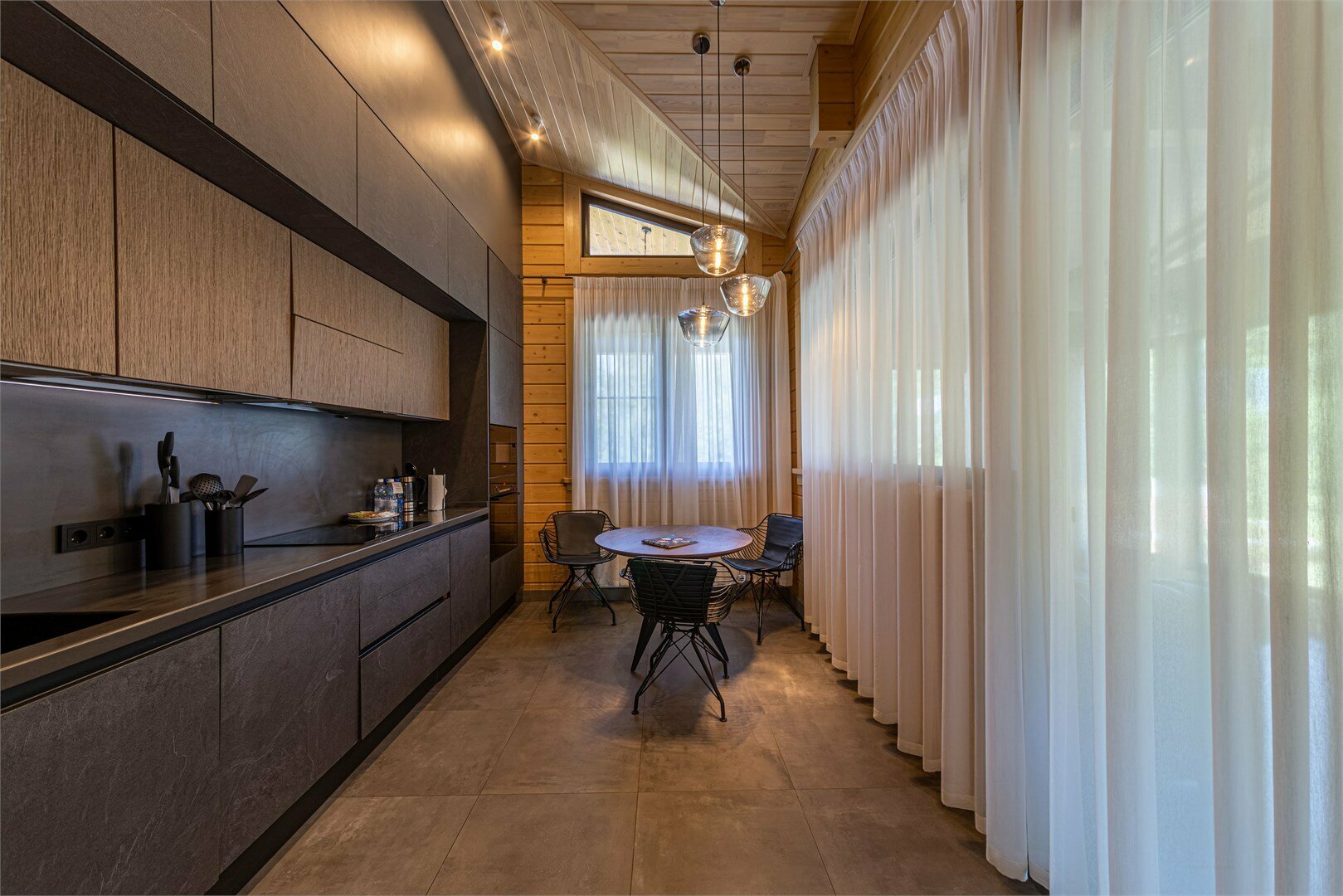 Коттедж "Царица осени" (4 спальни)