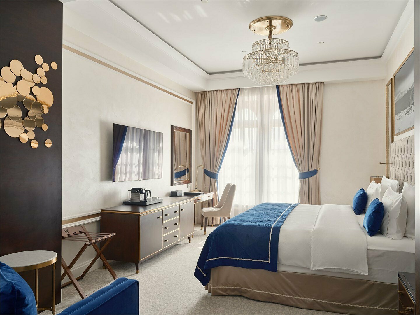 Делюкс с видом на город с одной большой кроватью