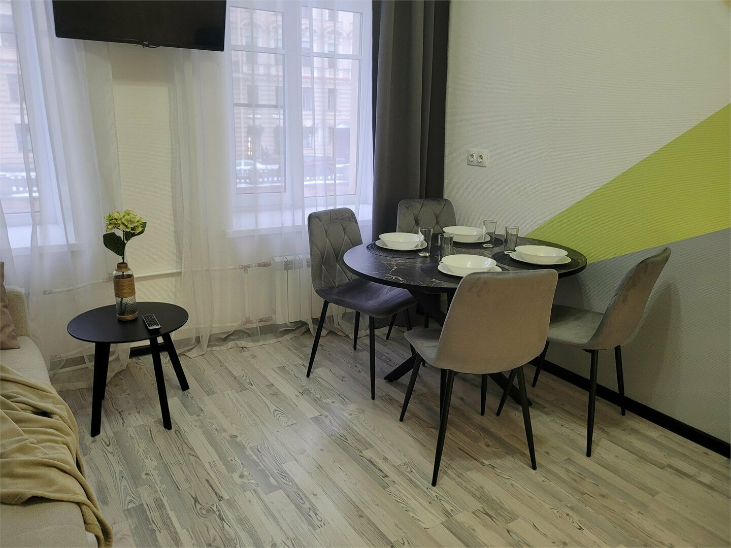 2 -  Комфортные 4х местные апартаменты вид на канал Грибоедова