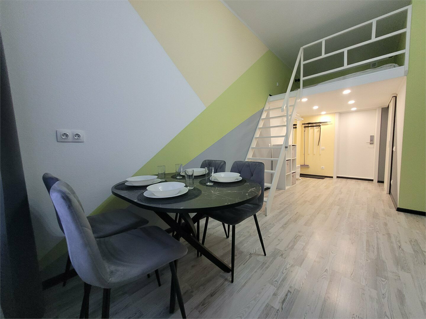 2 -  Комфортные 4х местные апартаменты вид на канал Грибоедова