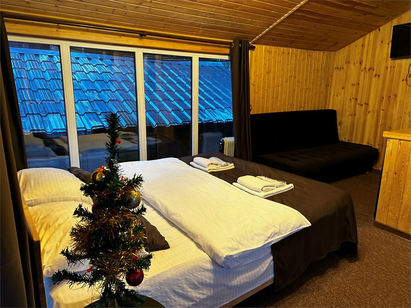 Домик на высоте 2 студия (двухспальная кровать, раскладной диван)