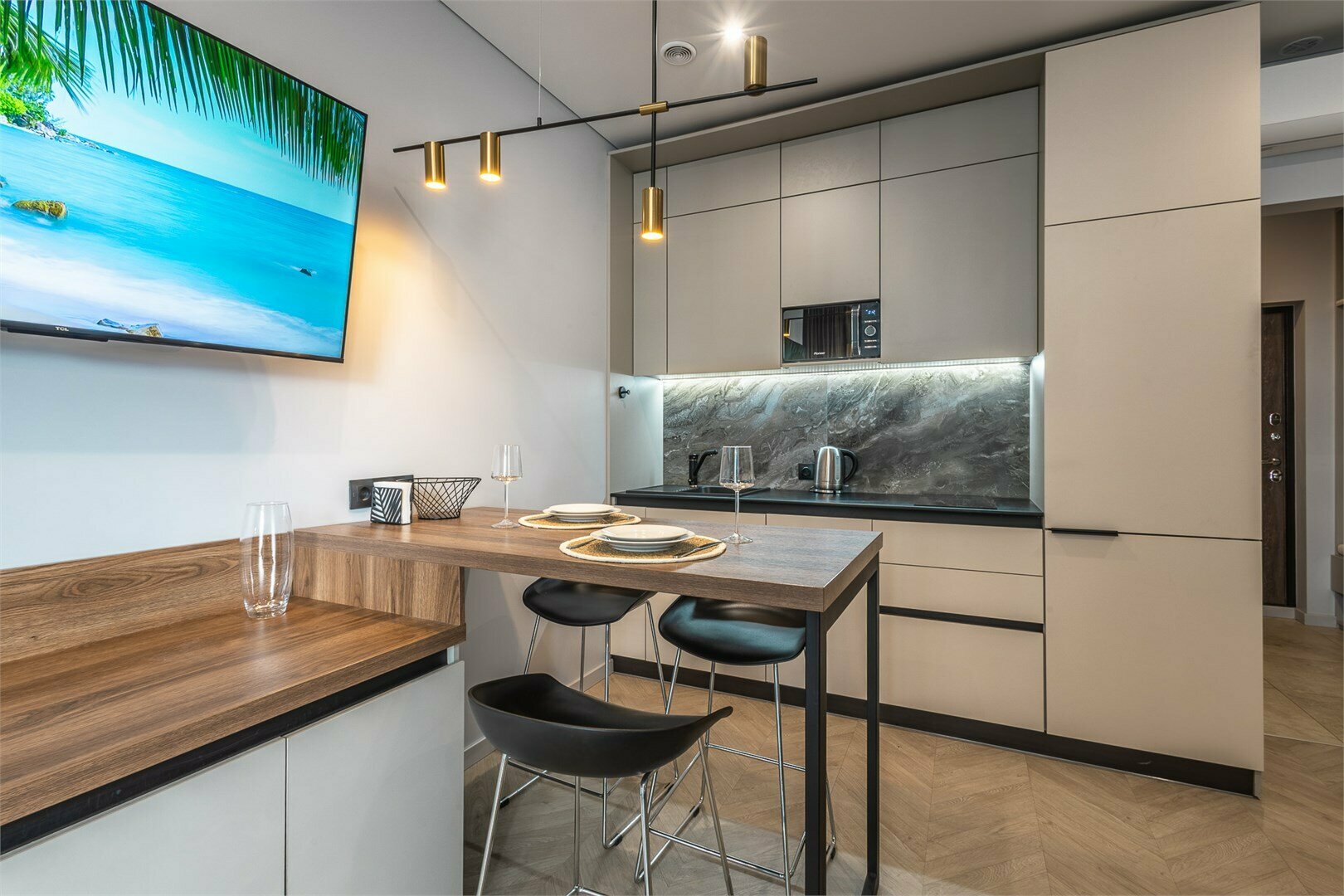 Студия Africa боковой вид на море