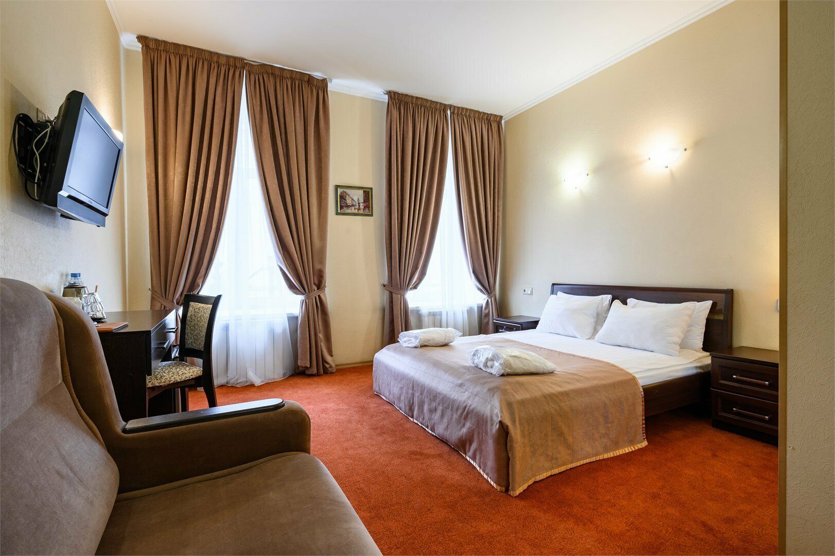 Улучшенная двухместная комната с 1 или 2 кроватями и диваном-кроватью