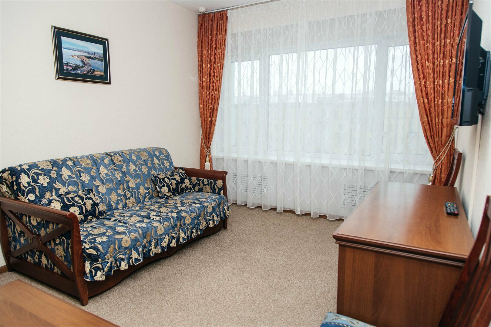 Люкс двухместный с  1 двухспальной кроватью