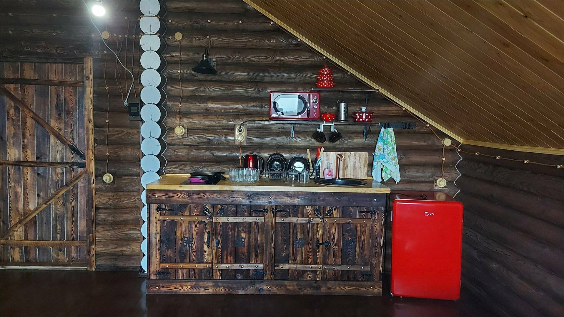 Коттедж с балконом