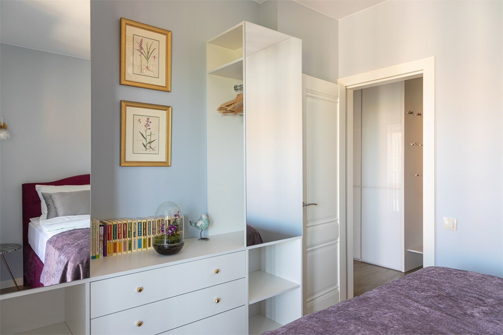 Brassica Bird - небольшой уютный апартмент с одной спальней и раскладным диваном,  размещенном в объединенной зоне гостиной/кухни