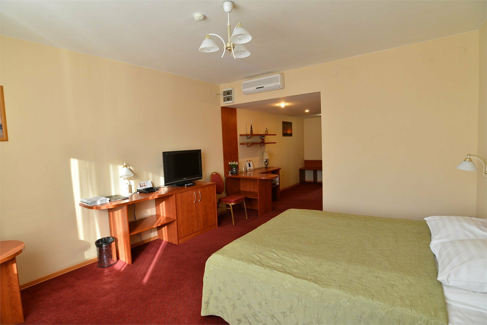 Номер-студия с кроватью размера «king-size»