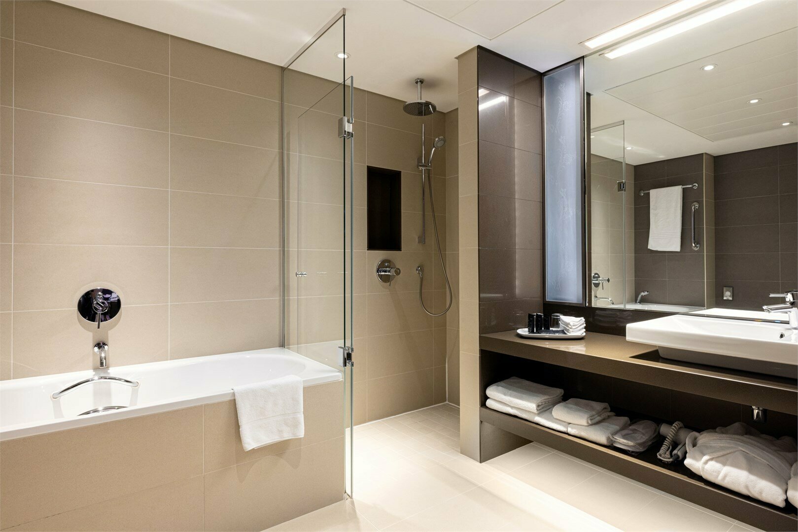 Бизнес люкс с одной большой кроватью