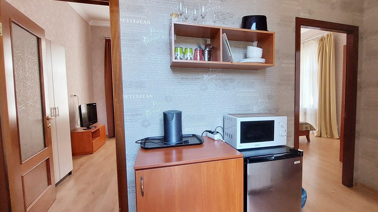 Полулюкс 14, 2й этаж, отдельный вход