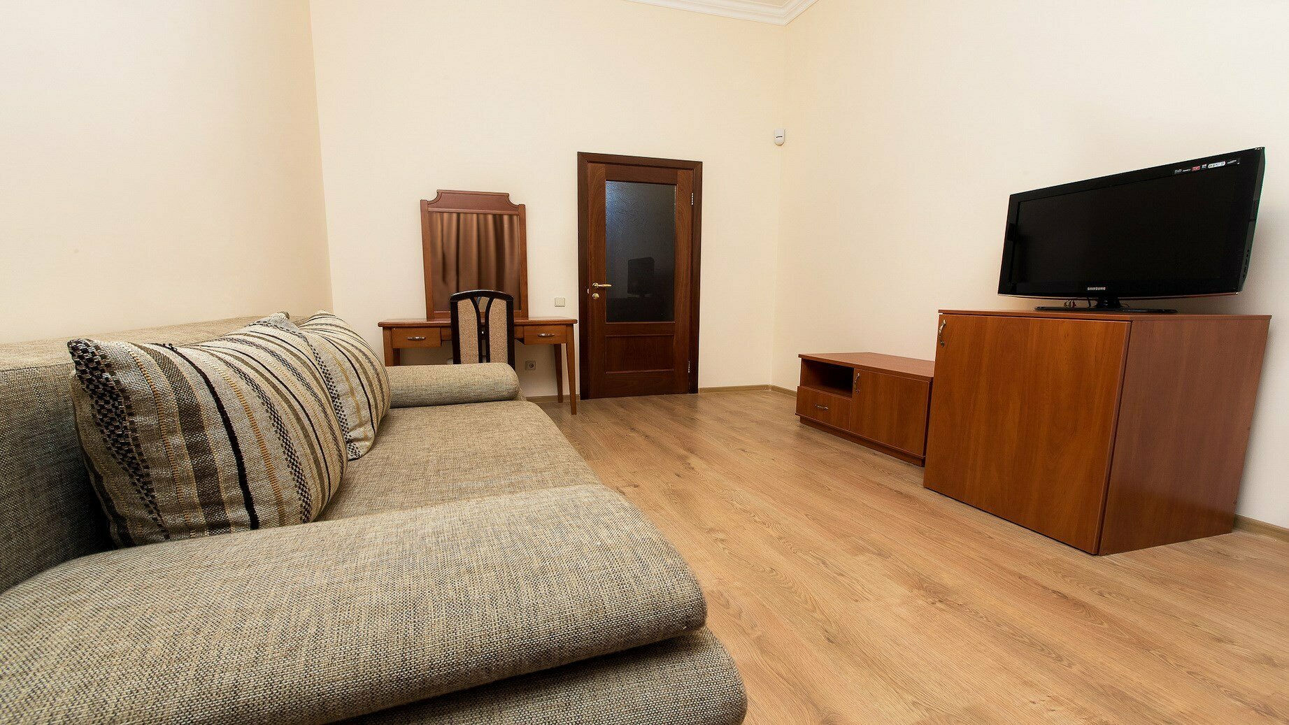 Полулюкс 14, 2й этаж, отдельный вход