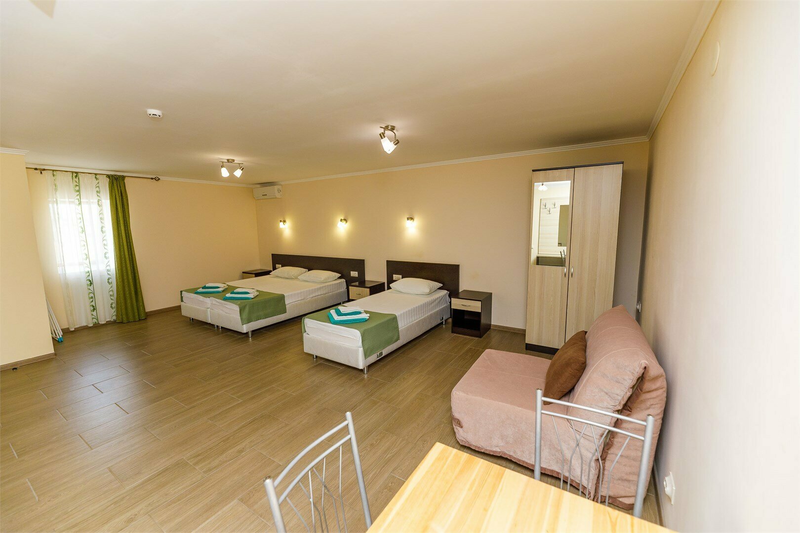 Номер - студия с кухней на 4 человек