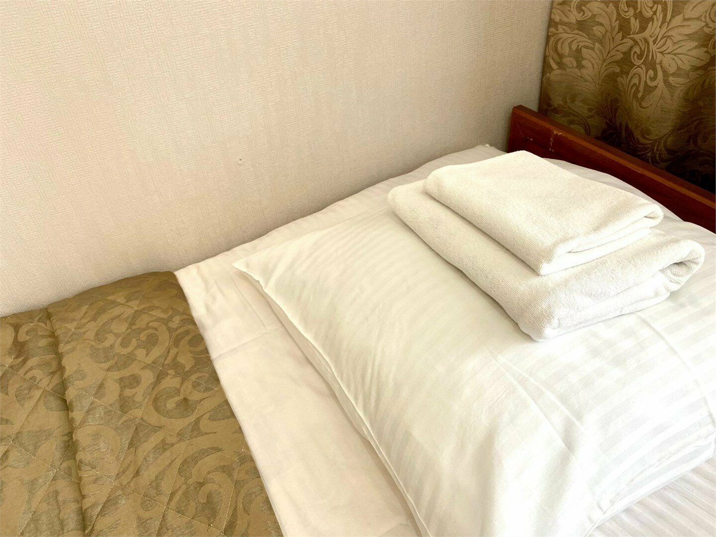 Улучшенный двухместный номер с 2 отдельными кроватями