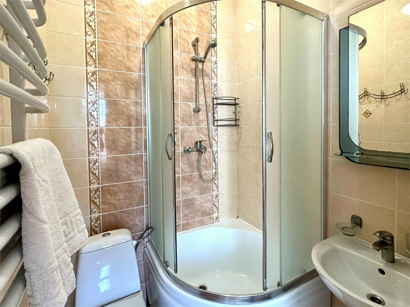 Номера Стандарт без балкона с одной совместной кроватью с видом во двор