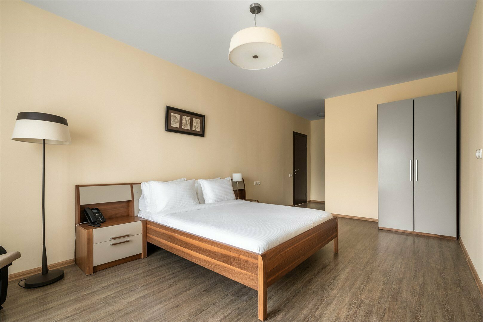 Улучшенные апартаменты с 2 спальнями  ( одна двуспальная кровать и две односпальные)