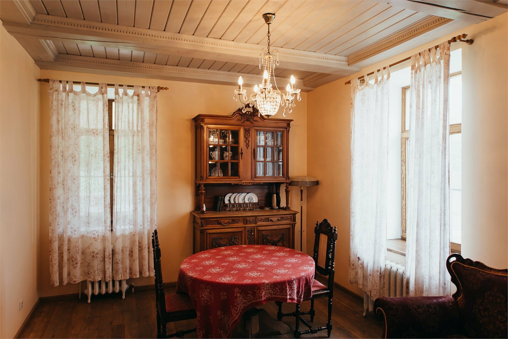 Правое крыло дома с мезонином