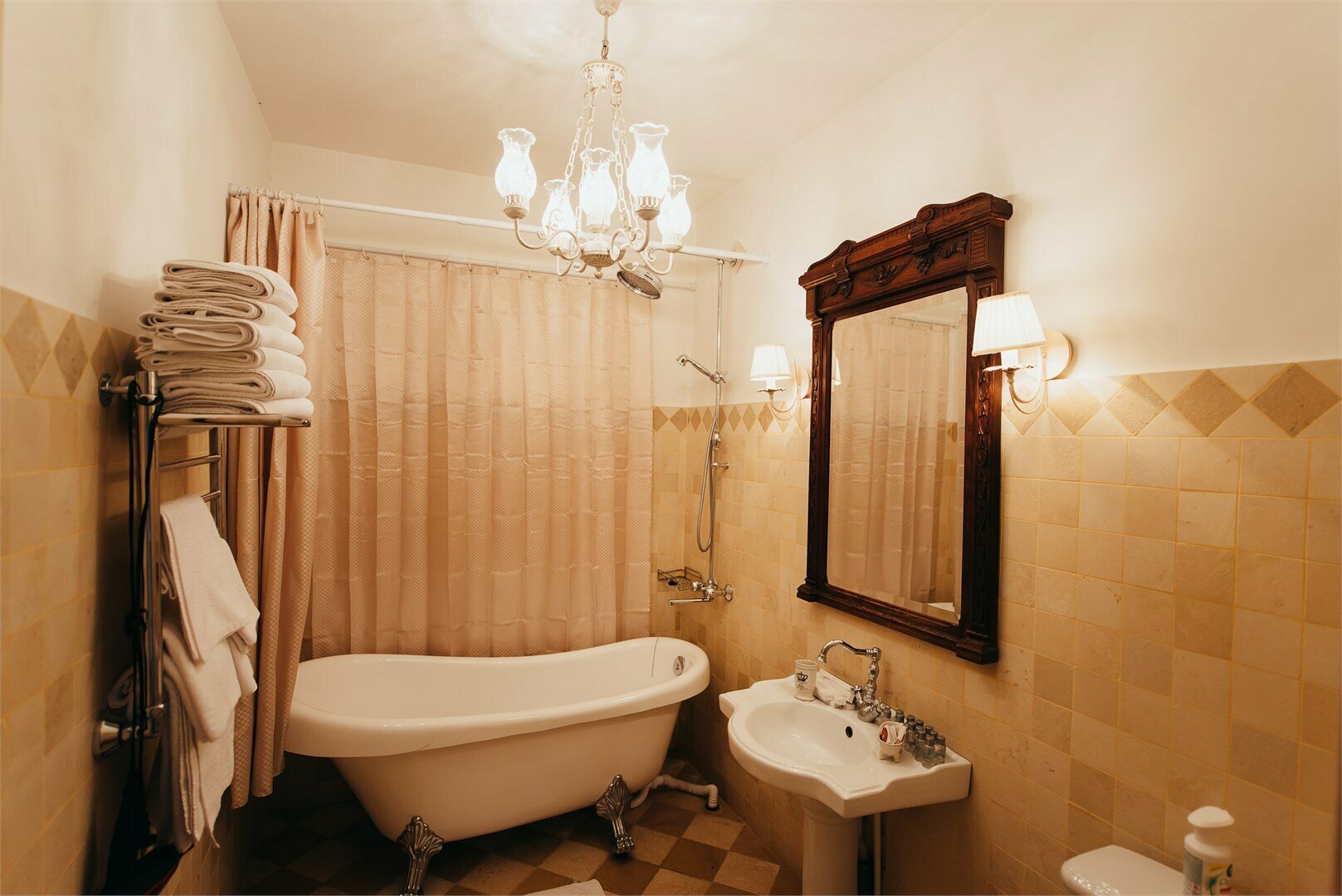 Левое крыло дома с мезонином