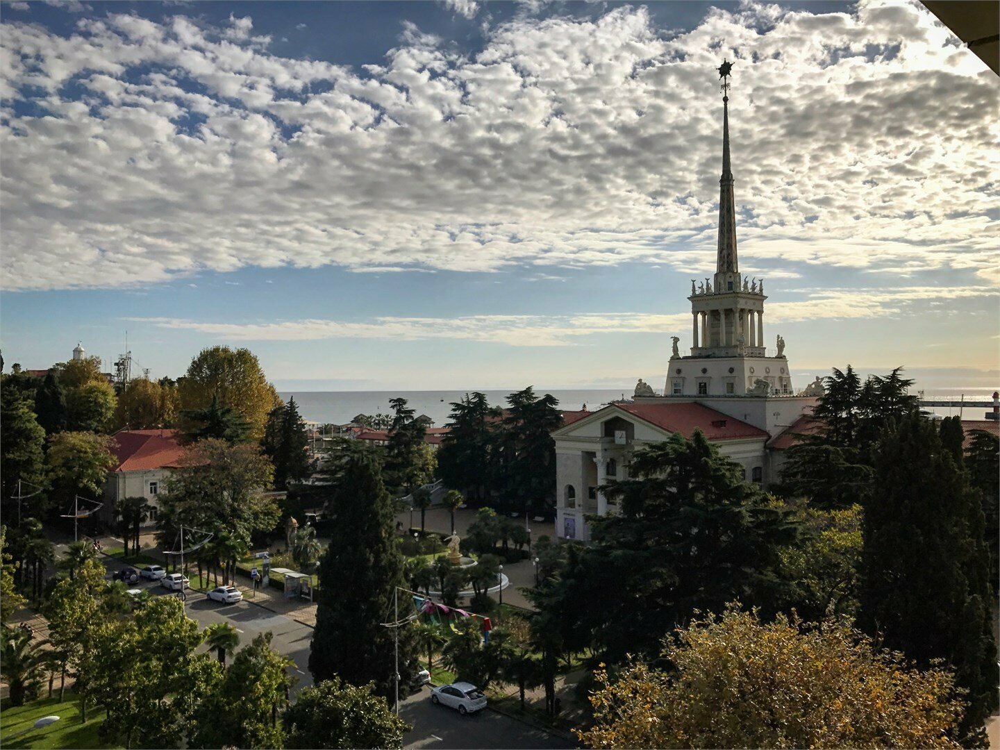ДЕЛЮКС С ВИДОМ НА МОРСКОЙ ПОРТ И БАЛКОНОМ