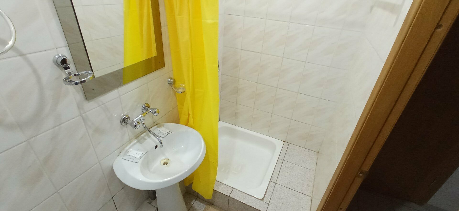 Двухместный номер с 2 отдельными кроватями и душем