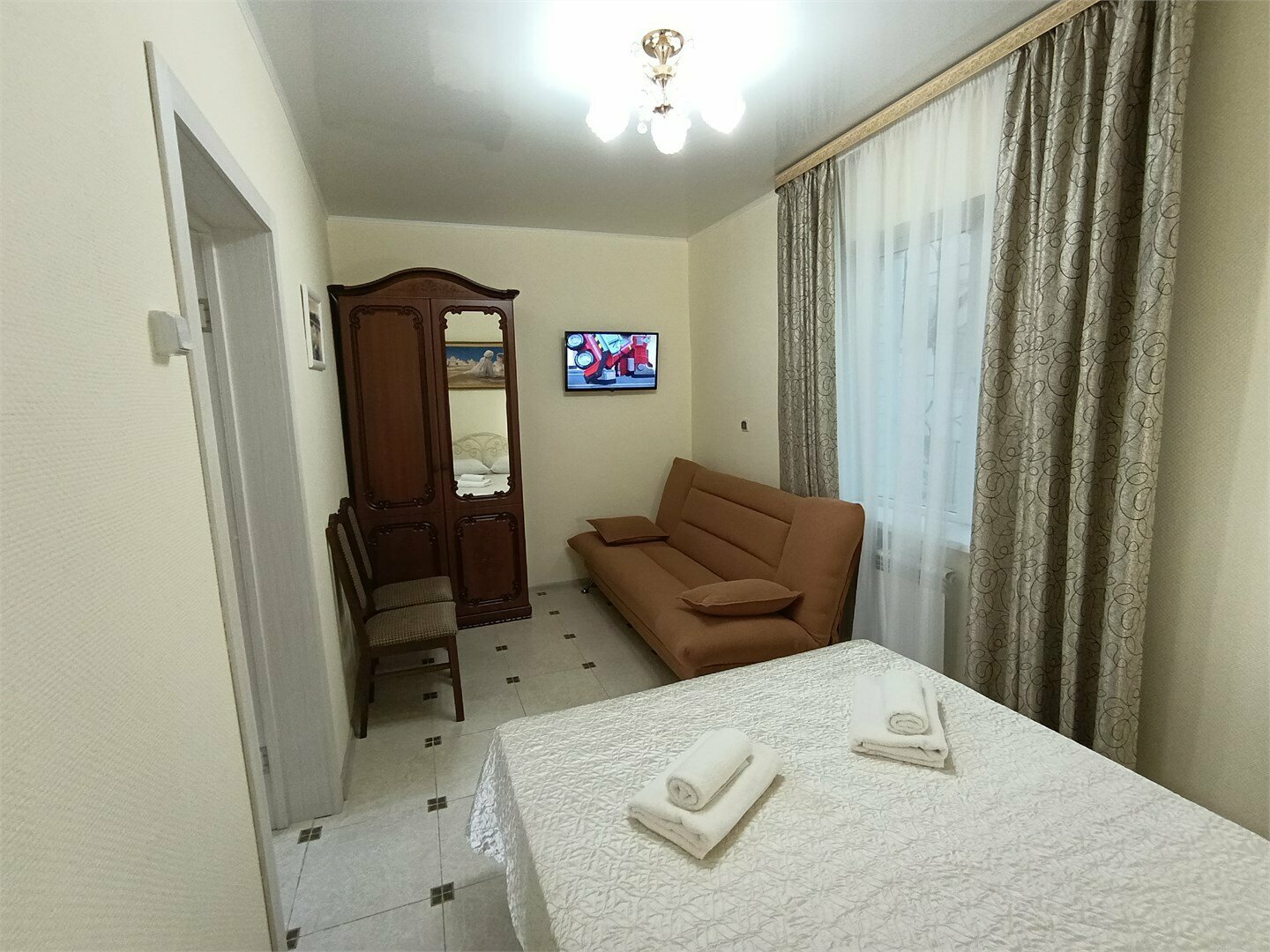 5-ти местный семейный двухкомнатный первый этаж