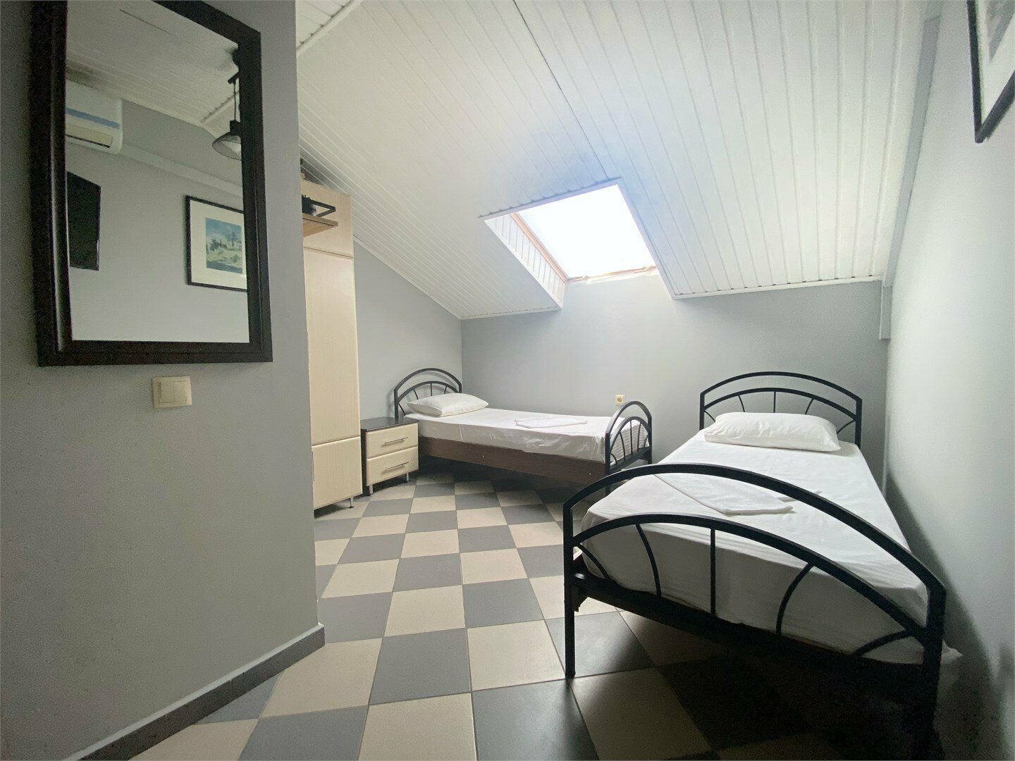 Двухместный номер с 2 отдельными кроватями и окном