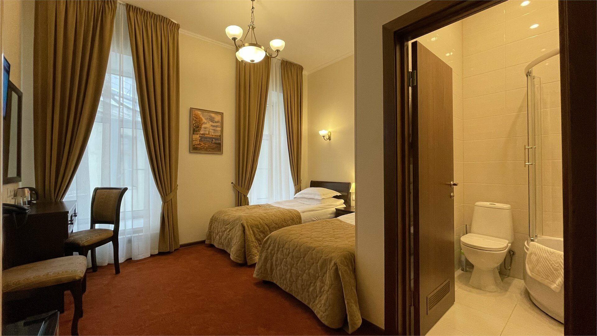 СТАНДАРТ с 1 двуспальной или 2 односпальными кроватями, панорамным видом на Невский проспект/тихий дворик/уютными мансардными окнами